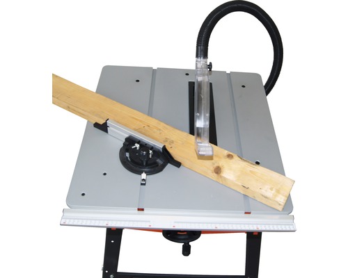 Tischkreissäge mit Holzbrett