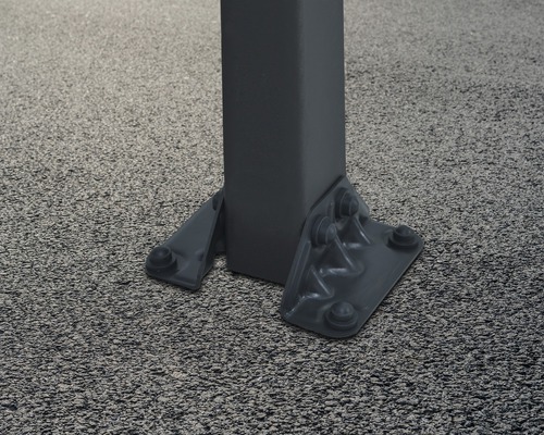 Fixation du pavillon au sol avec des vis