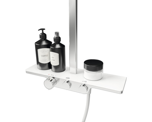 Duscharmatur mit Shampoo, Bodylotion und Creme