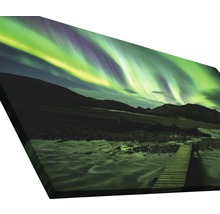 Leinwandbild mit dem Motiv eines Flusses unter dem Polarlicht