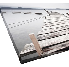 Leinwandbild mit einem Steg und Booten auf einem See