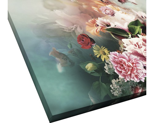 Gros plan d''une impression sur toile avec un motif floral