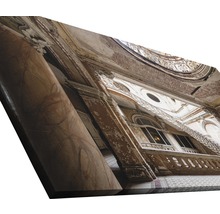 Fotoleinwand mit Innenansicht eines alten Gebäudes mit Säulen und Fenstern
