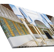 Tableau sur toile représentant une cour intérieure avec des colonnes et des carreaux