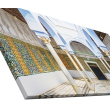 Toile représentant un bâtiment avec des arches et des carreaux de mosaïque