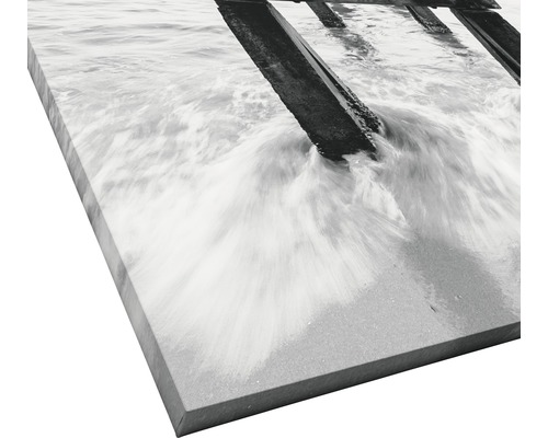 Leinwanddruck mit einer Schwarzweißaufnahme einer Seebrücke im Wasser