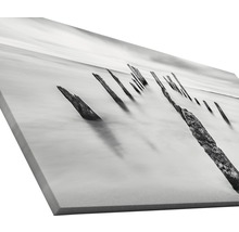 Leinwandbild mit Schwarzweißfotografie einer Küstenlandschaft