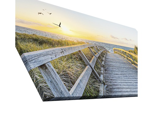 Tableau sur toile représentant une passerelle en bois menant à la plage au coucher du soleil
