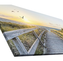 Leinwanddruck mit Motiv eines Holzstegs zum Strand