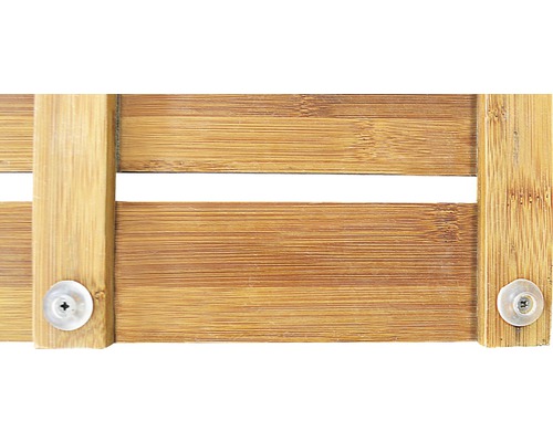 Vue détaillée d''un tapis de bain en bambou