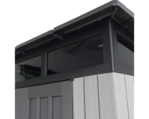 Detailansicht eines Gerätehauses mit Dach und Fenster