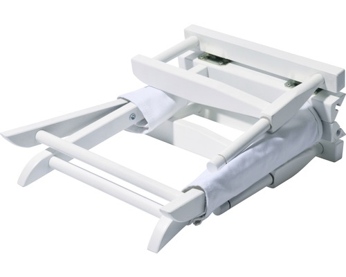 Zusammengeklappter weisser Holz-Liegestuhl mit Stoffbezug