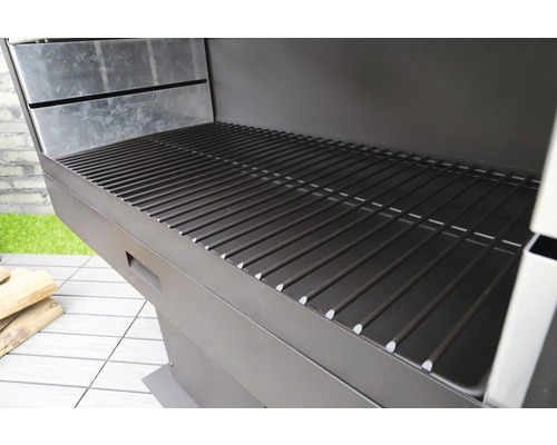 Grill mit Grillrost