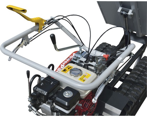 Vue détaillée d''un dumper sur chenilles avec éléments de commande et moteur