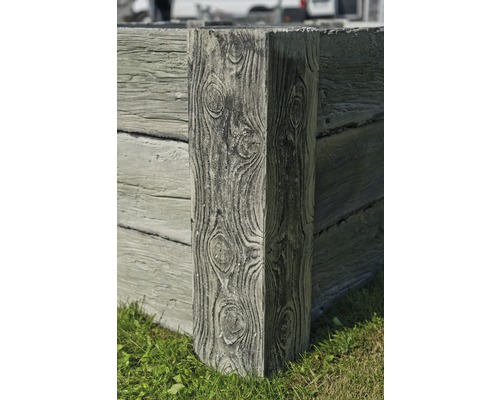 Pilier d''angle en béton imitation bois pour bordure de parterre