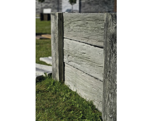 Gros plan d''une bordure de jardin en béton avec une structure en bois