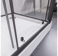 Vue détaillée d''une cabine de douche avec cadre et receveur