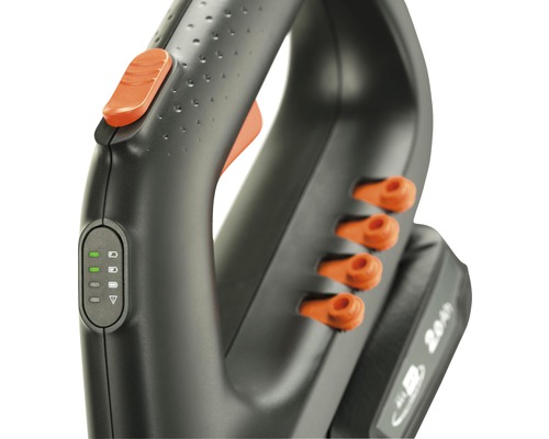 Detailansicht einer Heckenschere mit Bedienelementen und Akkuanzeige