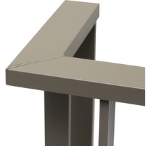 Detailansicht eines rechteckigen Metallrahmens