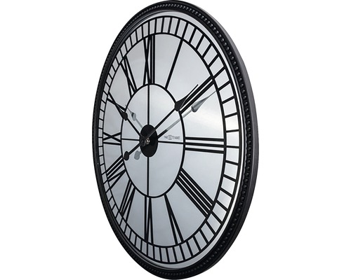 Runde Wanduhr mit römischen Ziffern und einem Zifferblatt