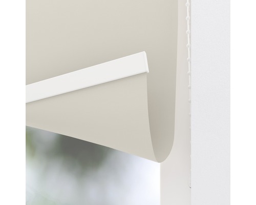 Vue détaillée d''un store enrouleur avec chaînette