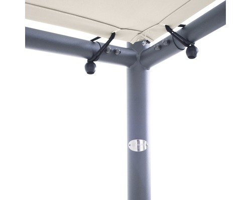 Vue détaillée d''un pavillon avec toit en tissu et cadre métallique