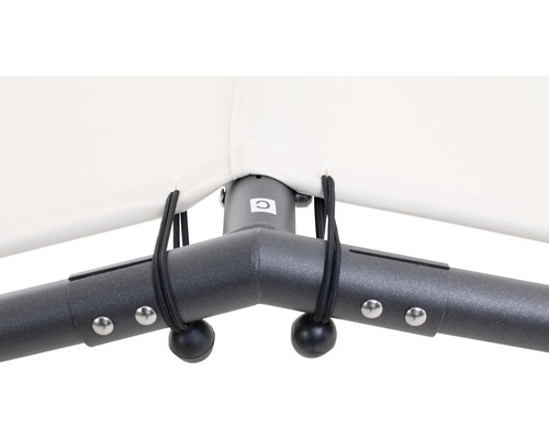 Vue détaillée d''une tente de réception avec armature métallique et fixation de la toile