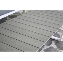 Tischplatte aus Holzlatten für den Außenbereich