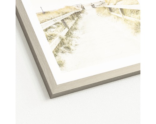 Gerahmtes Bild mit Strandmotiv und Holzrahmen