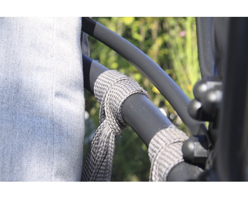 Detailaufnahme einer grau umwickelten Stange