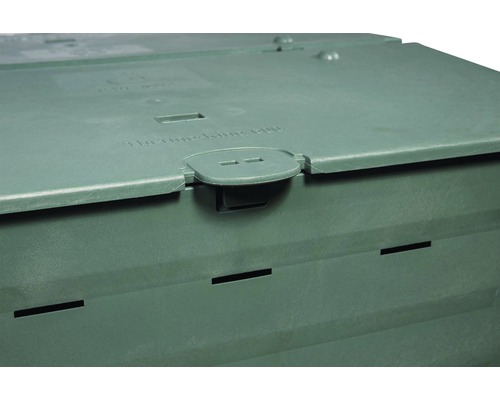 Detailansicht eines Kompostbehälters aus Kunststoff mit Verschluss