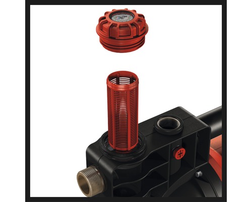 Detailansicht einer Wasserpumpe mit Filter und Verschluss