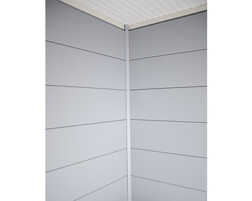 Coin de mur avec panneaux et profilé d''angle