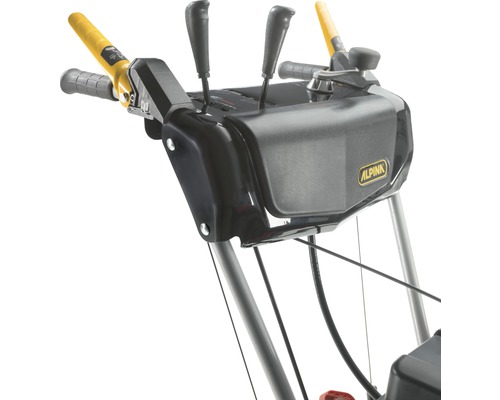 Bedienelemente einer Schneefräse der Marke Alpina