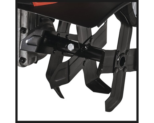 Gros plan sur les lames de binage d''une motobineuse.