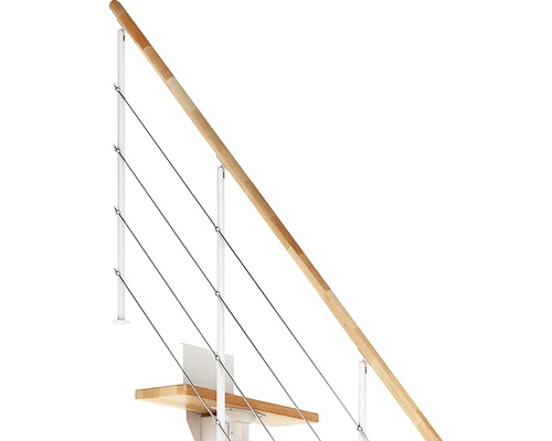 Détail d''un escalier avec une main courante en bois et des câbles en acier inoxydable