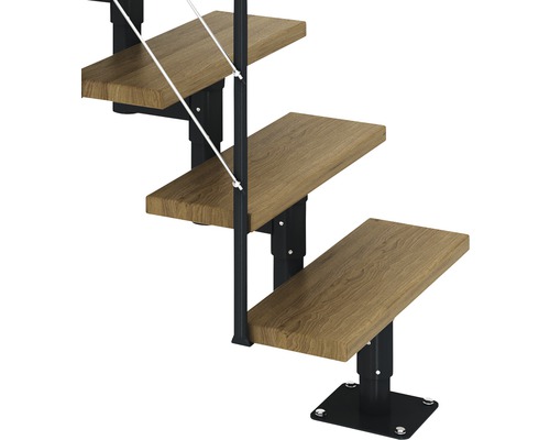 Vue détaillée d''un escalier gain de place avec marches en bois et rampe en métal