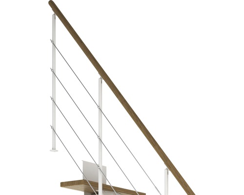 Detailaufnahme eines Treppengeländers mit Holzhandlauf und Edelstahlseilen