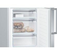 Offene Gefriertruhe mit BigBox Schublade und gefrorenem Brot