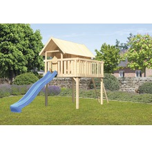 Spielhaus aus Holz mit Rutsche und Leiter im Garten
