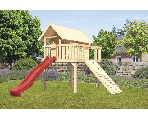 Tour de jeu avec toboggan et rampe d''escalade dans le jardin