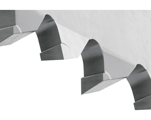 Gros plan d''une structure murale blanche et incurvée pour l''extérieur