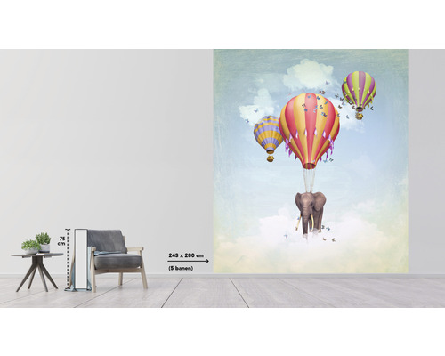 Tapete mit Abbildung von Elefant und Heissluftballons in einem Raum