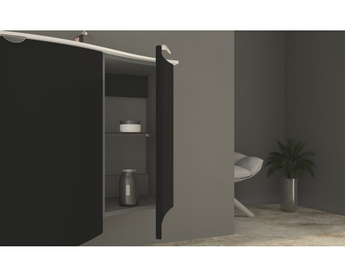 Salle de bains avec meuble sous-lavabo ouvert pour ranger les accessoires de salle de bains