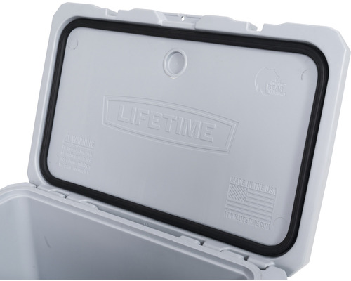 Geöffnete Kühlbox mit Lifetime Logo und Hinweis Made in the USA