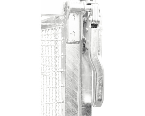 Detailansicht eines Metallzauns mit Verschlussmechanismus