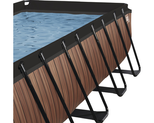 Detailansicht eines rechteckigen Aufstellpools mit Holzverkleidung und Stahlrahmen