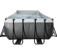 Piscine tubulaire rectangulaire avec armature en acier et remplie d''eau
