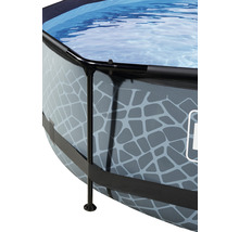 Detailansicht eines Frame Pools mit Stahlrahmen und Mosaikmuster