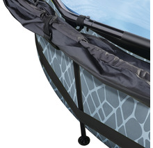 Detailansicht eines Pools mit Abdeckung